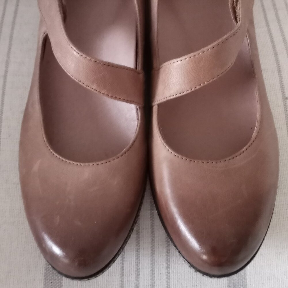 'Dansko' Taupe Leather Wedge Size 10.5 -11 41 EUC